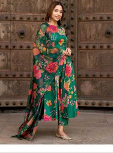Klosia Green Flower Print Kurta Set