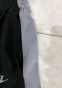 NIKE STRAIGHT FIT BLACK GREY TRACKPANTS L(32-34)