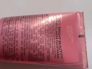 Pond&#39;s Bright Beauty Facewash