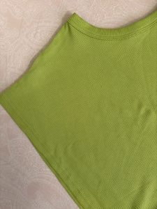 🌿 Urbanic Green Ribbed Crop Top - Size Medium 🌿