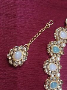 Elegant Necklace &amp; Earrings Set