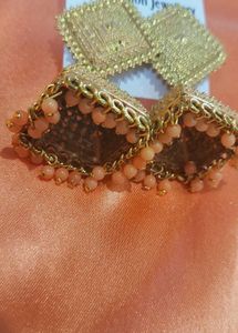 Elegant Peach And Gold Earing