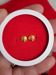 Beautiful New Flower Desine Studs
