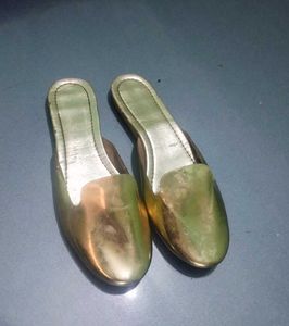 Gold Tone Women's Flats Bailey's