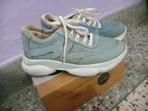 Blue Sneakers💗