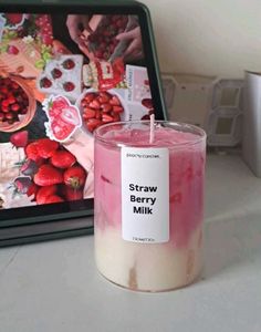 STRAWBERRY MILK CANDLE