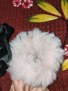5 Beautiful Scrunchies on Sale