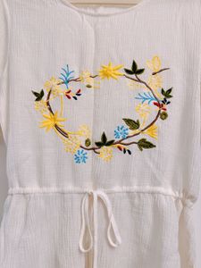 VINTAGE Floral Embroidered Top