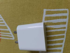 Apple 20W Power Adapter(Not Working)
