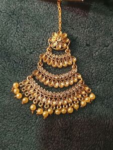 Golden classy earrings and studs