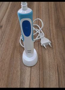 BRAUN  - Oral B Vitality Electric Toothbrush