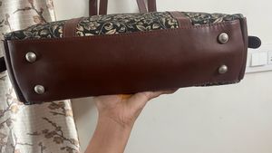 Zouk Laptop Tote