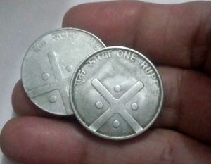 Rs 1 Coin Of 2005, Kolkata Mint With Cross Mark