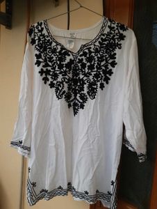 Black embroidery white chikankari tunic 💕