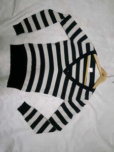 Striped V-Neck Fitted Sweater