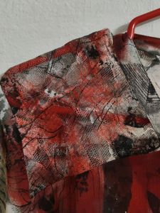 Top In Printed Chiffon With Lace At Yoke Part.