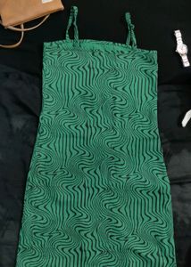 Brand - Max Fashion , Size - XS , Colour - Deep Green And Black, Material - Pure Cotton, Product - Super comfortable For Any Type Of Occasions