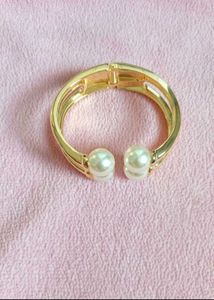 SALE 🆕🎅🎄Elegant Pearl Bangle Bracelet