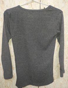 grey fitted long sleeves top