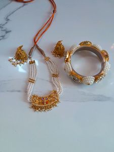 White Pearl Neckpiece,  Earrings And Bangle Set.