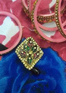 Beautiful Bangle Set With Free Saree Pin