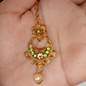 Very Beautiful Neckpiece Earings &amp; Mang Tikka Set