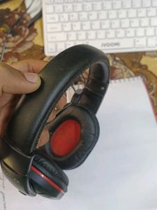Headphone From Metlek  In Good Condition