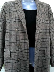 Plaid Blazer - Stylish & Chic