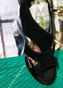 👠Beautiful Black Heel 😻with Free Shipping 🥳🎉