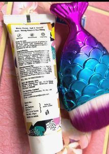 2 ITEMS BOX 📦 STAY QUIRKY Primer &amp; MAKEUP BRUSH