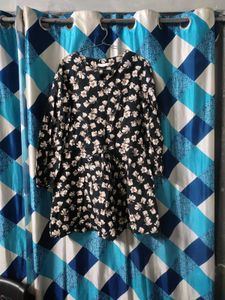 🌸Winter Floral Print Top