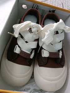 SOLETHREADS sneekers