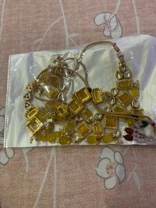 Yellow Jewellery Set with Mangtika