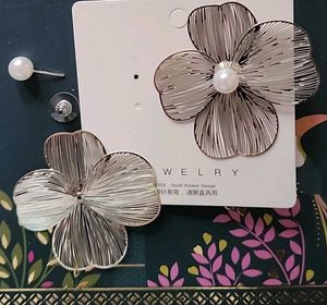 Floral Silver Pearl Earrings NEW
