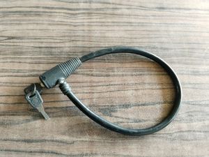 &#34;Essential Cycling Accessories: Pump, Lock