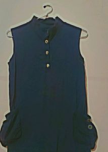 Black Sleeveless Top / Size - L