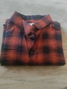 Men&#39;s Red &amp; Black Plaid Button-Down Shirt