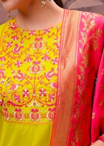 Women Vishudh Kurta Pant Dupatta Set