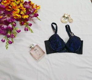 🇳🇿💫 Beautiful Black And Blue Paded Bra