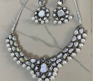 Elegant Kundan Necklace Set