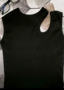 💗Ribbed black Cutout Top 🖤