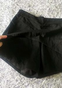 Black Skort