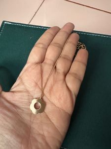Elegant Flower Pendant Necklace