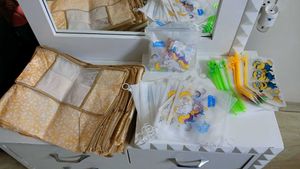 25 Uniform pouches, 6 Clothes storage cove