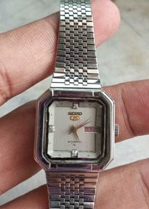 Seiko 5 Orignal Automatic Japan Women's Watch.