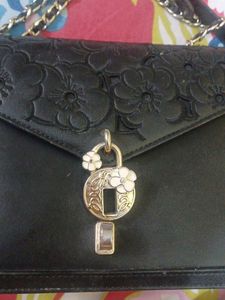 Vintage Floral Embossed Shoulder Bag💕✨️