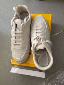 Jordan of white shoes