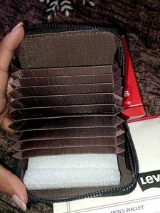 Levi&#39;s Men&#39;s Wallet - New in Box