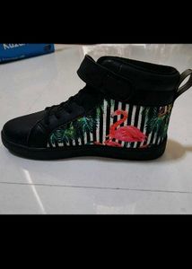 KazarMax Pretty Swan Sneakers