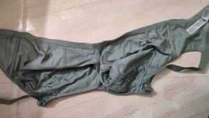 40H Branded New Non Padded Bra